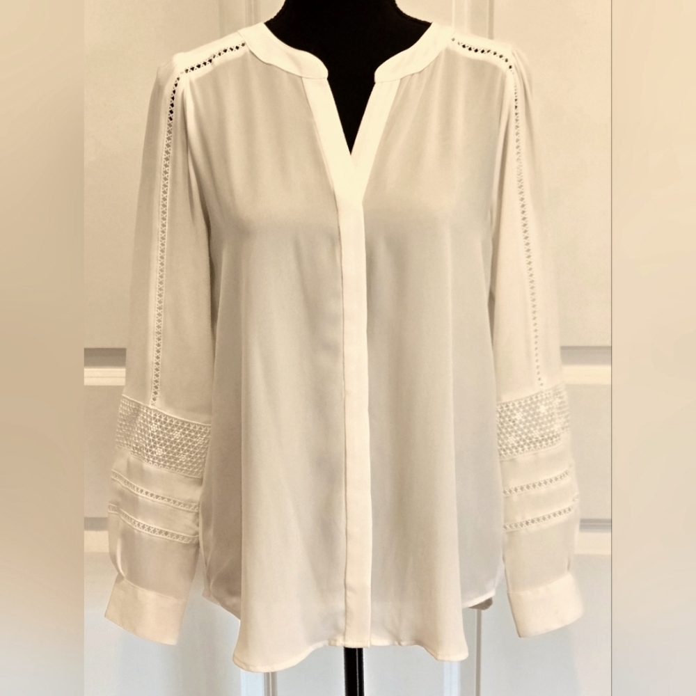 THE LIMITED Flowy Cream Button Down Blouse Embroidered Design sz small